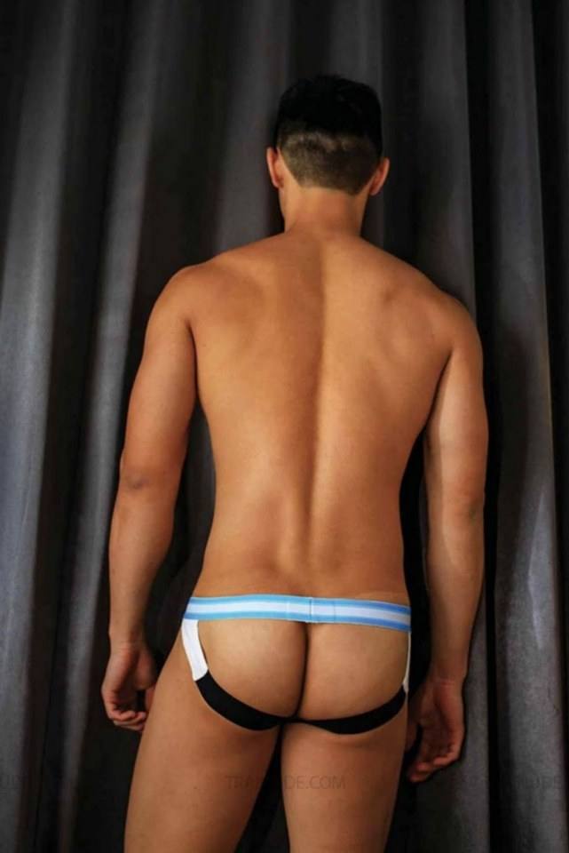 หนุ่มหล่อขึ้นปก 331