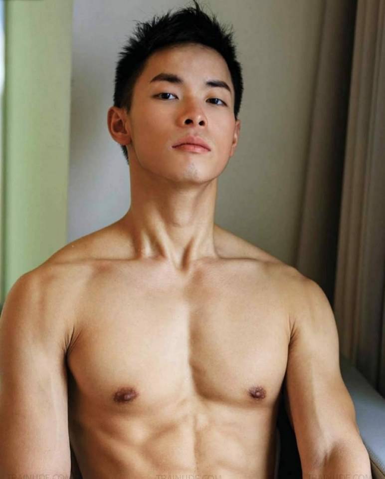 หนุ่มหล่อขึ้นปก 331