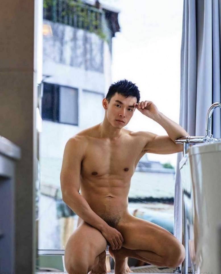หนุ่มหล่อขึ้นปก 331
