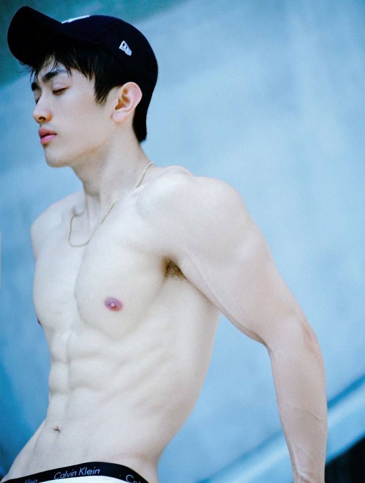 ขาวมาก - ล่ำๆ