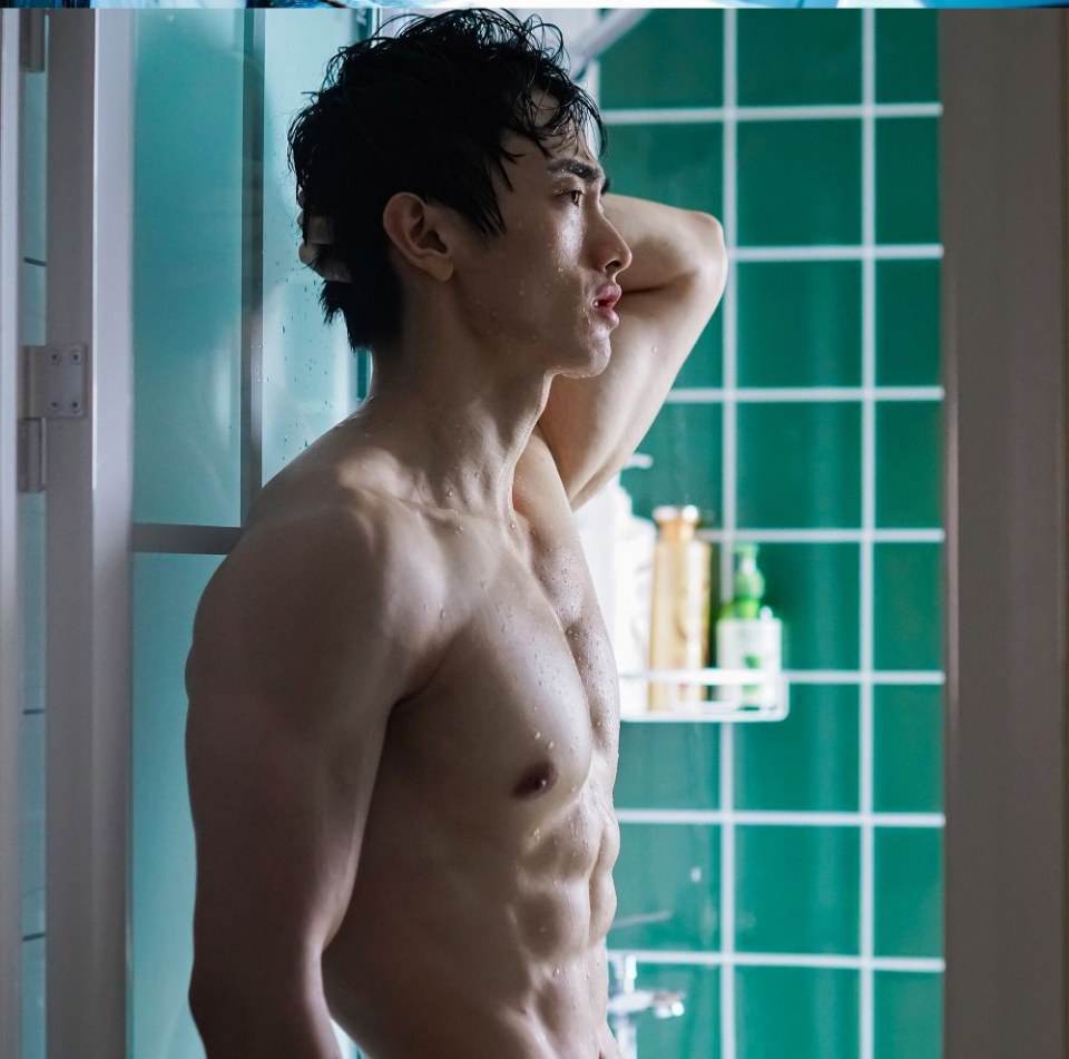 ขาวมาก - ล่ำๆ