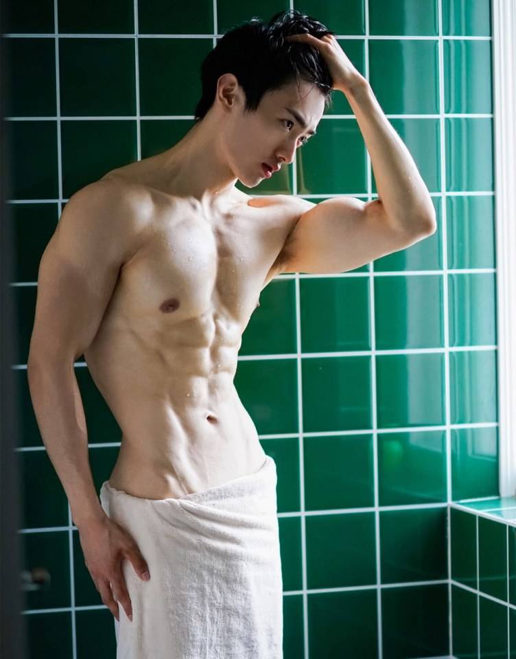 ขาวมาก - ล่ำๆ