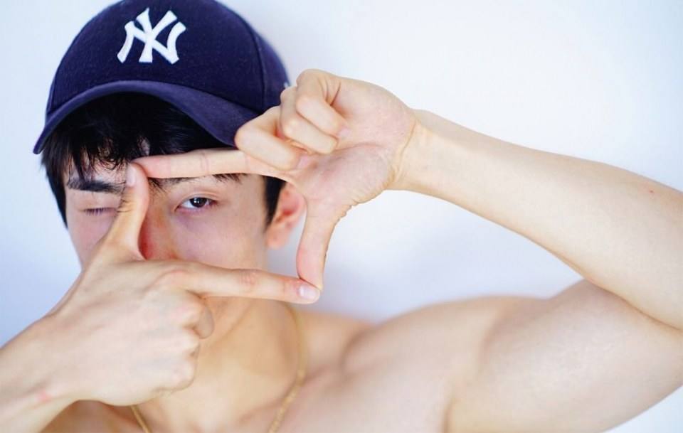 ขาวมาก - ล่ำๆ