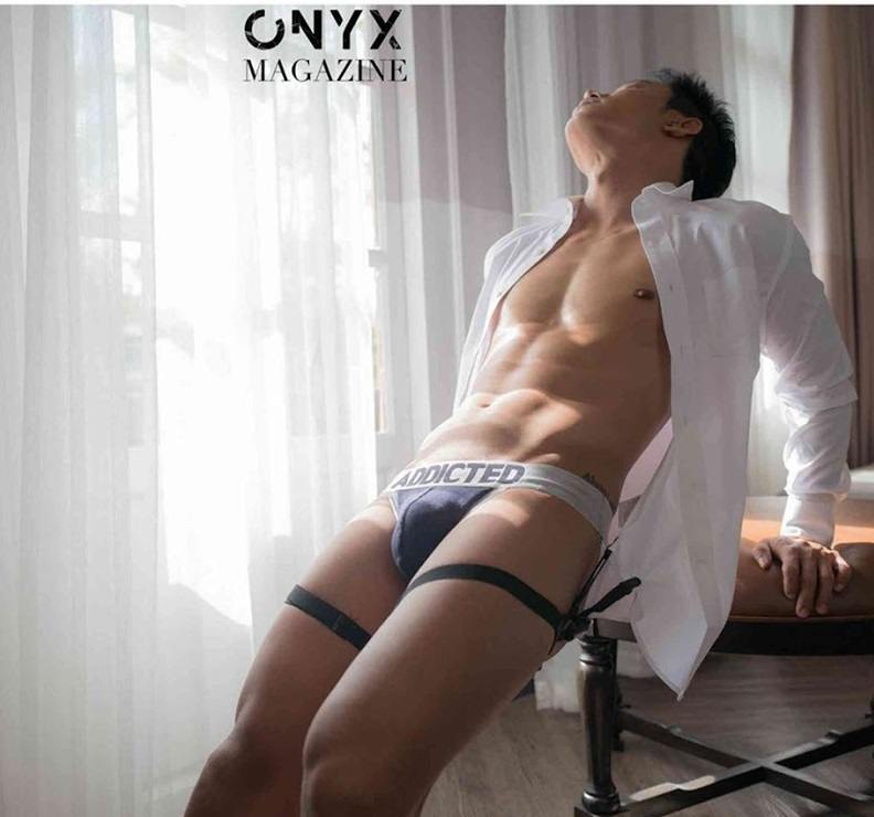 หนุ่มหล่อขึ้นปก 333