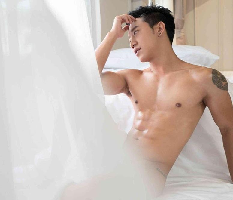 หนุ่มหล่อขึ้นปก 333