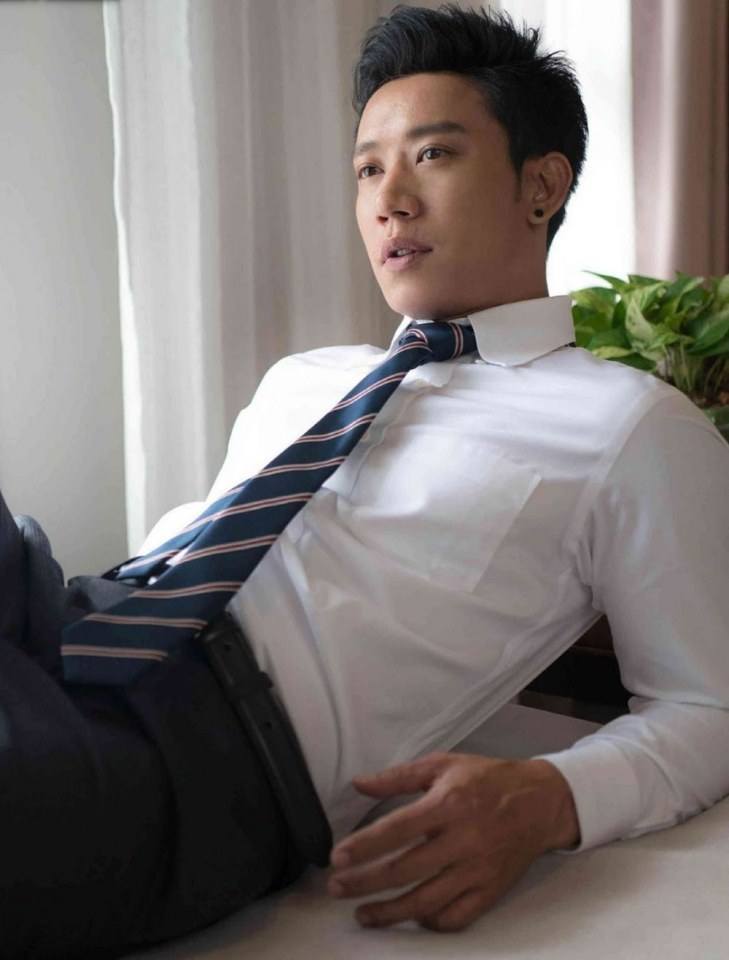 หนุ่มหล่อขึ้นปก 333