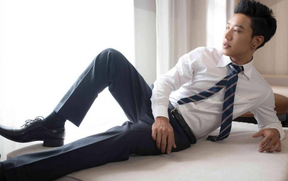 หนุ่มหล่อขึ้นปก 333