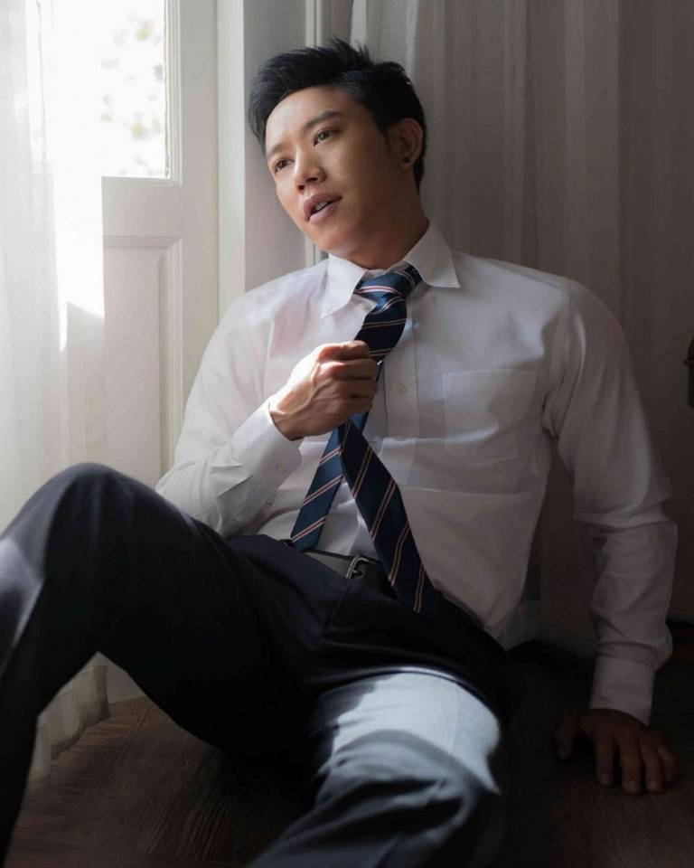 หนุ่มหล่อขึ้นปก 333
