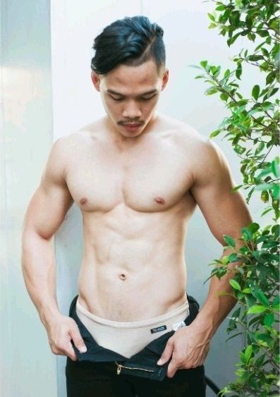 หนุ่มหล่อขึ้นปก 337