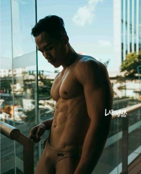 หนุ่มหล่อขึ้นปก 337