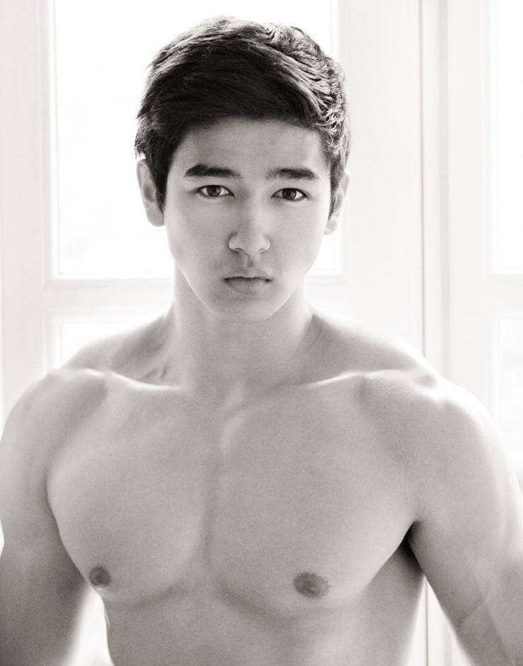 หนุ่มลูกครึ่ง The Skin Tone