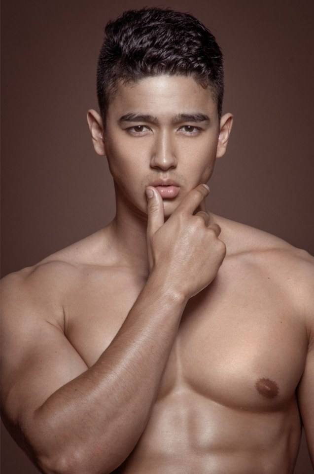 หนุ่มลูกครึ่ง The Skin Tone
