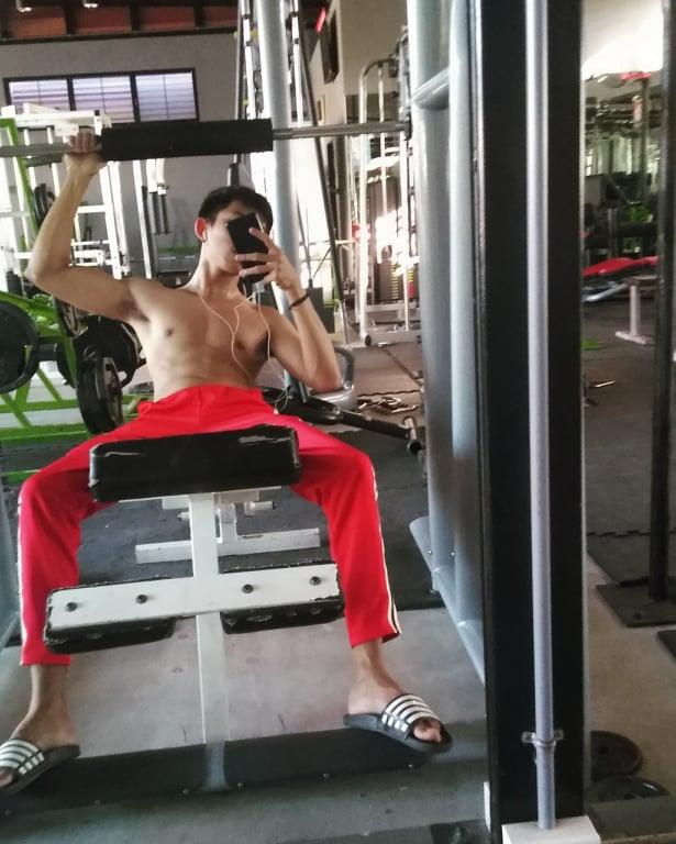 ถ่ายเองกับมือ 113