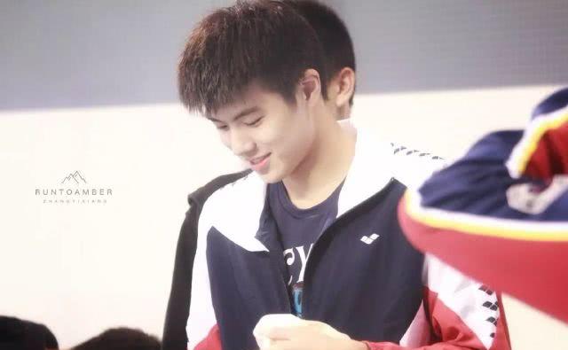 หนุ่มน้อยนักว่ายน้ำสุดหล่อ มาแรง...
