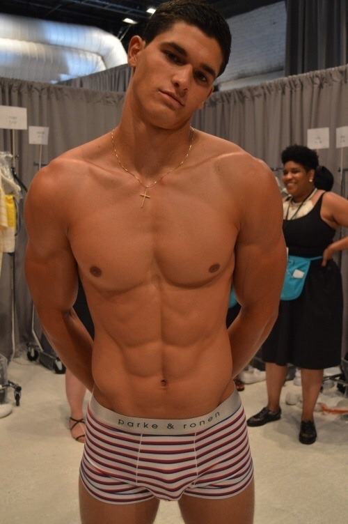 นายแบบหนุ่มมาแรง (Trevor )