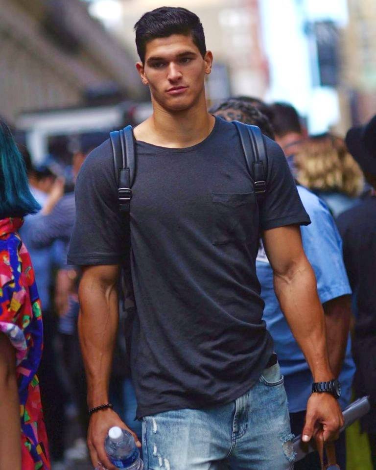 นายแบบหนุ่มมาแรง (Trevor )