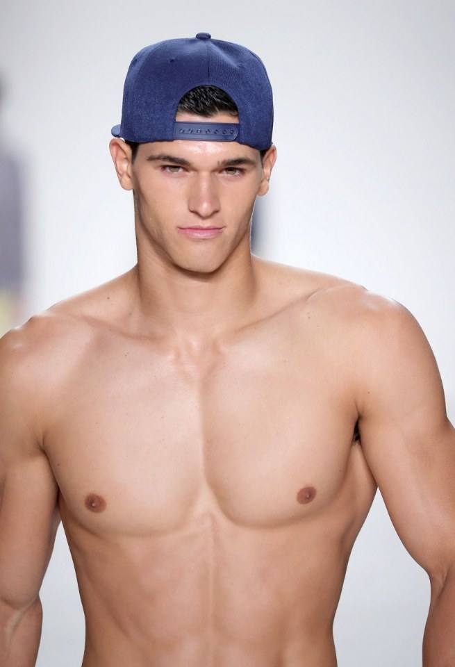 นายแบบหนุ่มมาแรง (Trevor )
