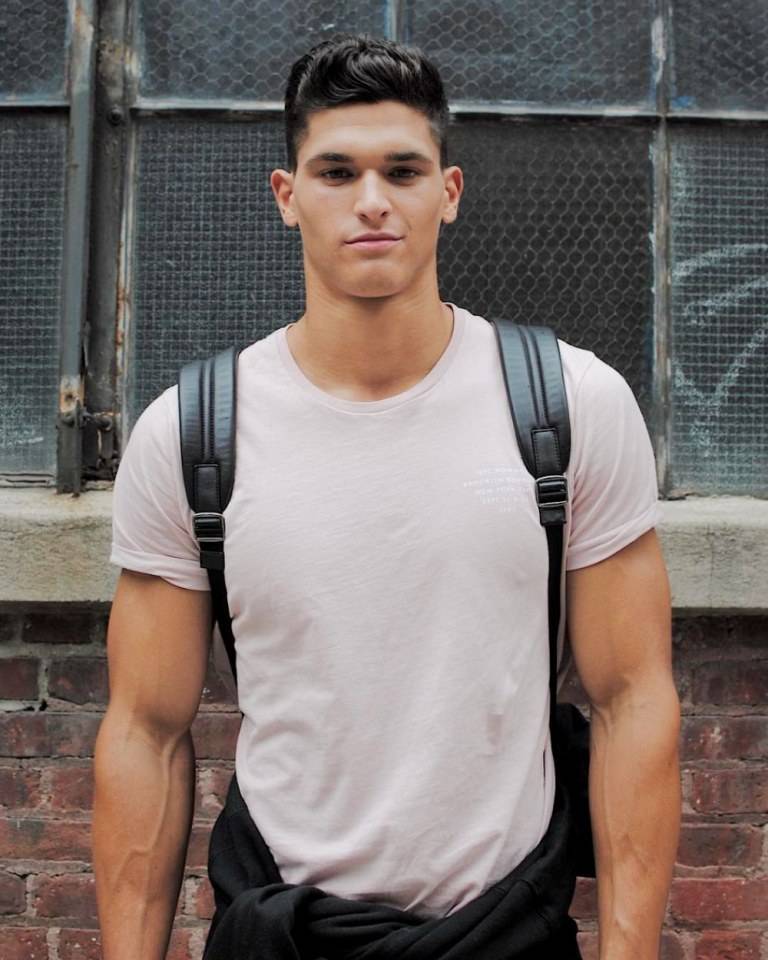 นายแบบหนุ่มมาแรง (Trevor )