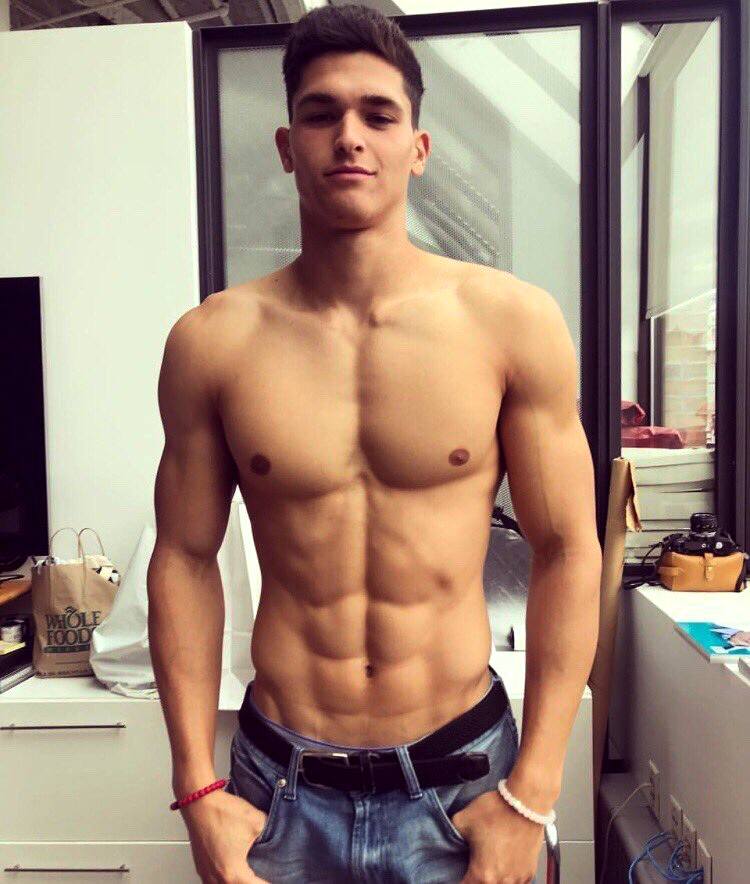 นายแบบหนุ่มมาแรง (Trevor )