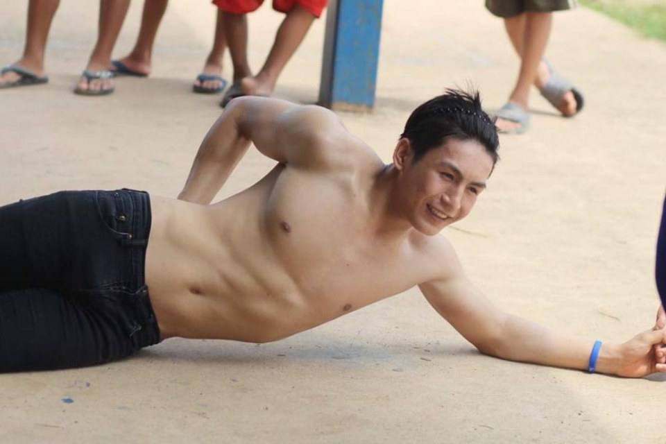 ทำอะไรกัน