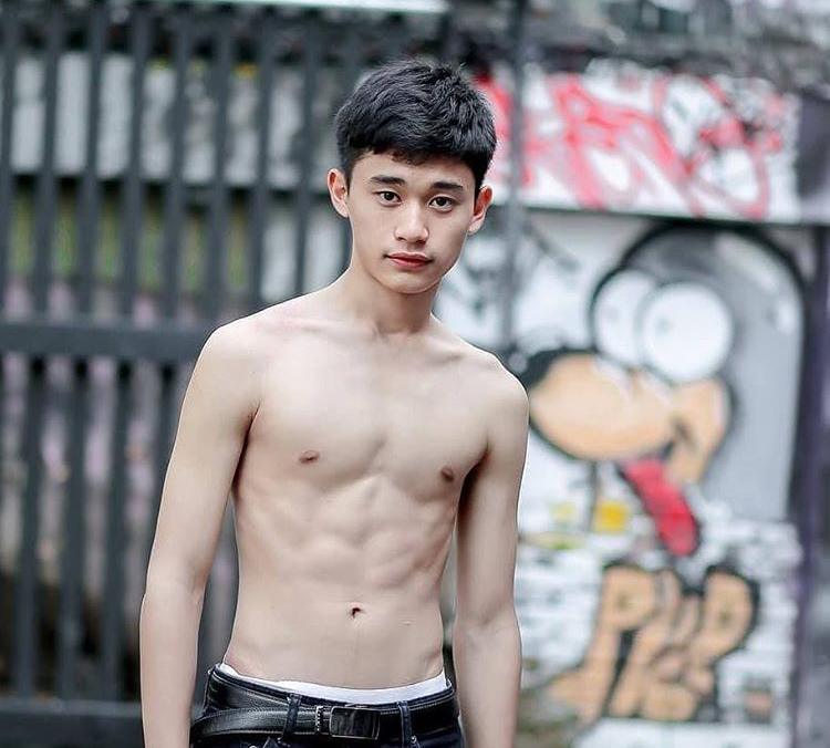 ถอดโชว์ใสใส ๑