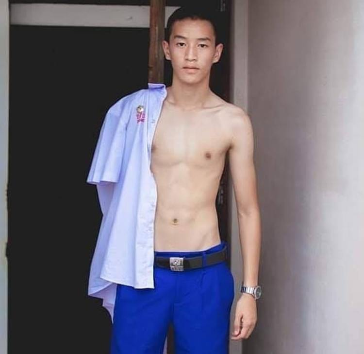 ถอดโชว์ใสใส ๑