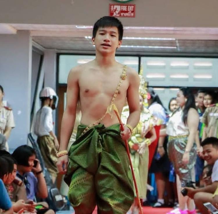 ถอดโชว์ใสใส ๑