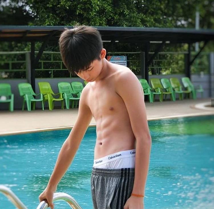 ถอดโชว์ใสใส ๑