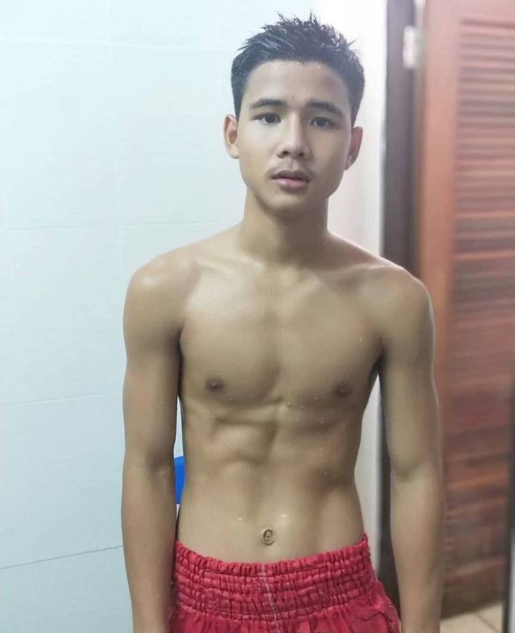 ถอดโชว์ใสใส ๑