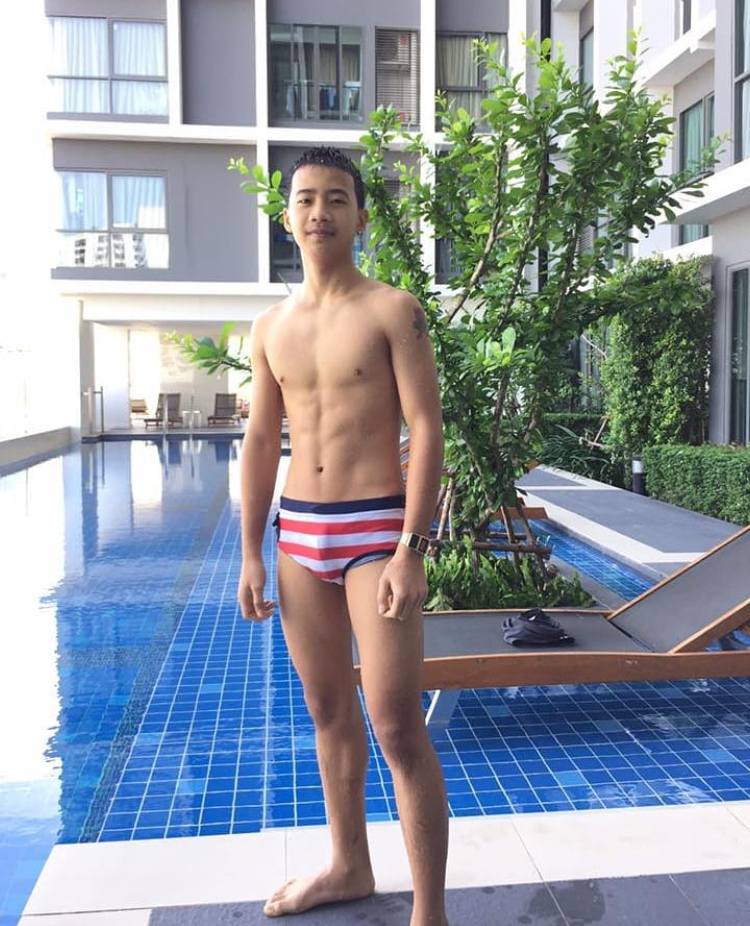 ถอดโชว์ใสใส ๑