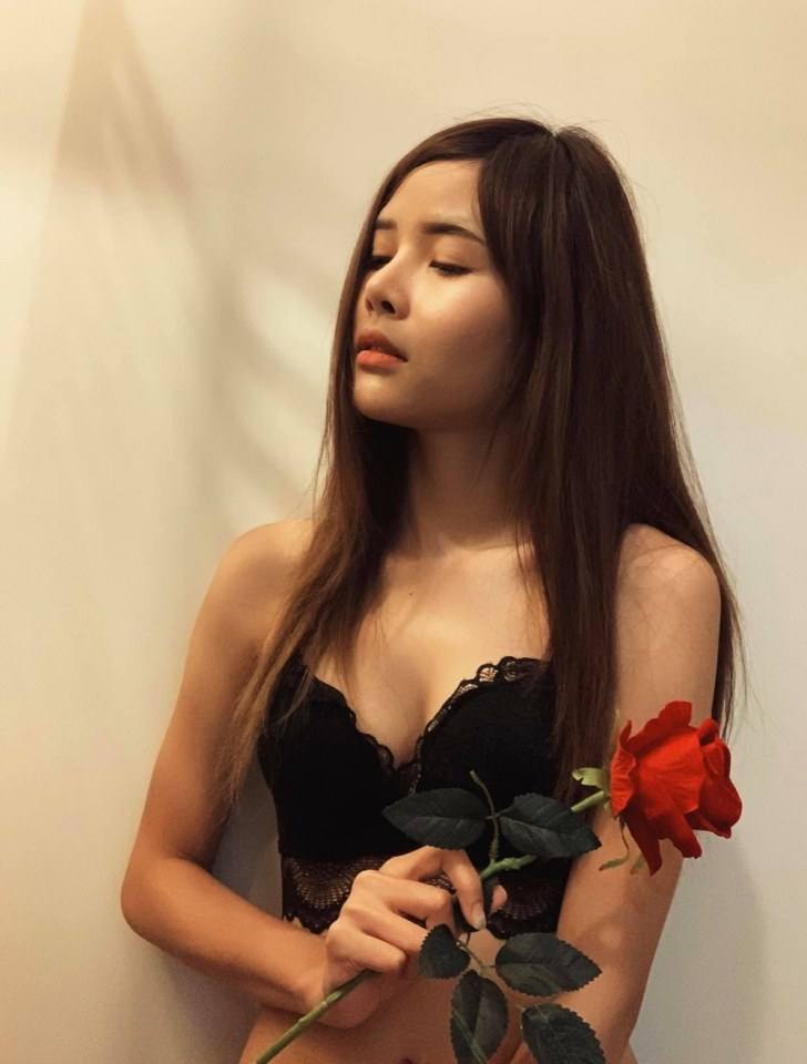 ไฮโซปุ๊กปิ๊ก กัญญ์สิณีณัฐ กับลุคเซ็กซี่
