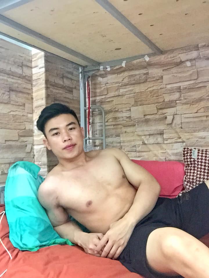 นมหนุ่มๆ #FF3030