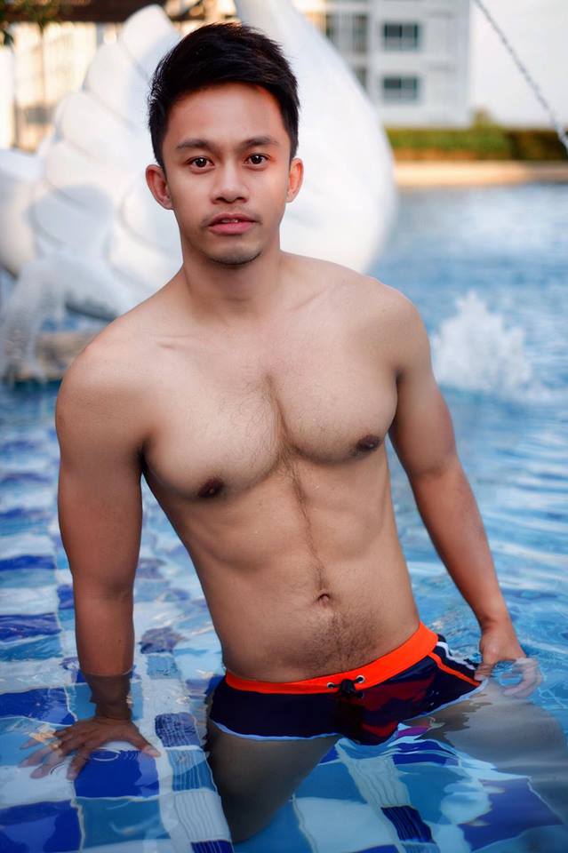 ผู้ชายขอบโชว์ #EE2C2C