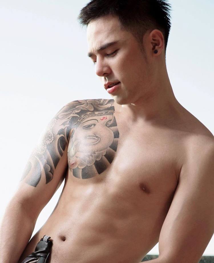 หน้าหล่อใจบาง #3366FF