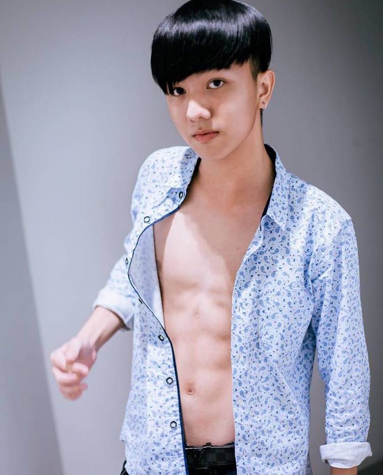 หน้าหล่อใจบาง #3366FF