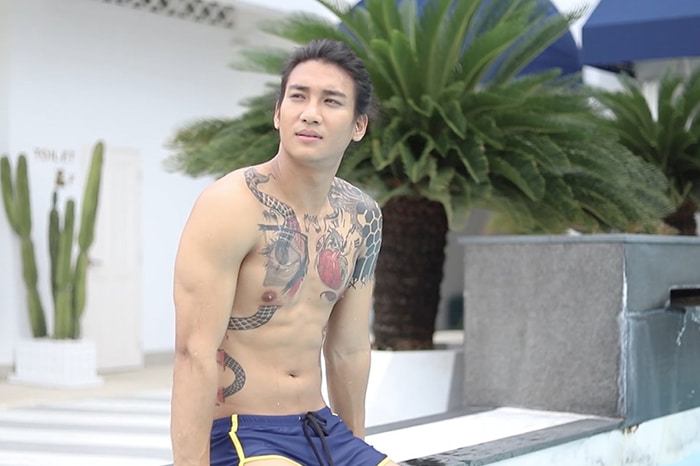 ถ่ายจนแฉะ! ไป่ ทาคน ถอดเสื้อผ้าถ่ายแบบโชว์ซิกแพคแน่นๆ นิตยสาร Mars Homme