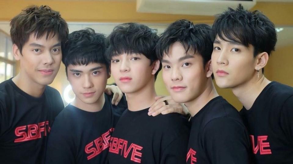 ยิ่งไปกว่านั้น..ยังได้ถ่ายรูปแบบใกล้ชิดสุดๆ พร้อมร่วมกิจกรรมบนเวทีกับศิลปินที่คุณรัก!! 💞
