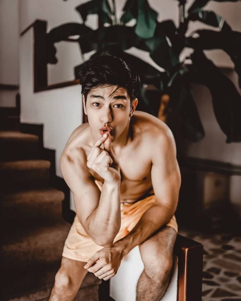 "Luke Plowden" เขาหล่อ เขาหล่อมาก เขาควรเป็นแฟนหนู