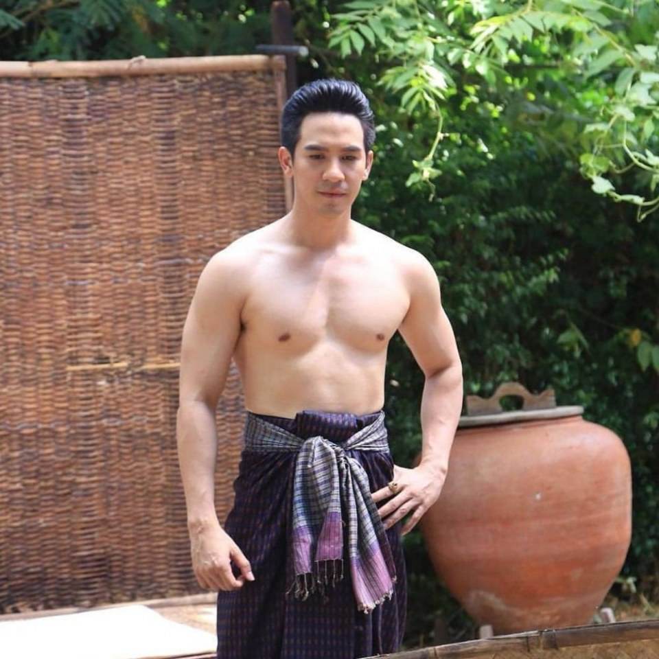 ดาราถอดเสื้อ