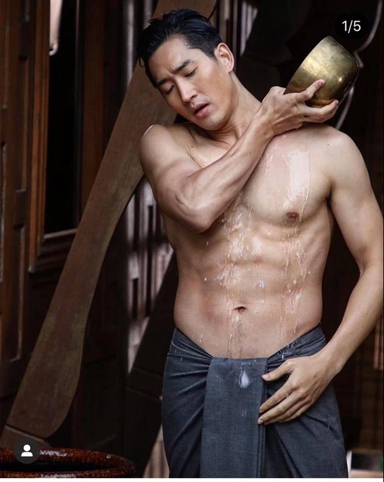 ดาราถอดเสื้อ