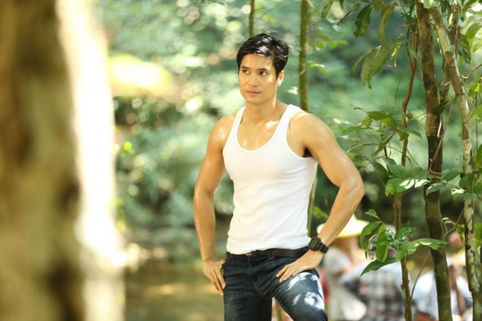 ดาราถอดเสื้อ