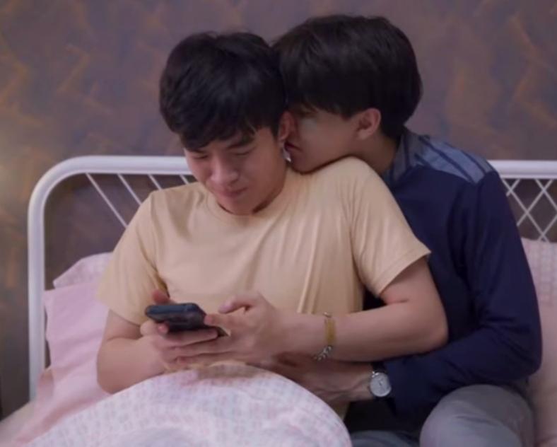 กอดฉันให้นานๆได้ไหม เป็นสิ่งสุดท้ายเพื่ออำลา