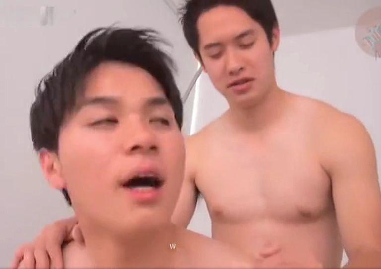 อุ้ย..สบู่ตก (ก้มไปเก็บให้ทีนะ)