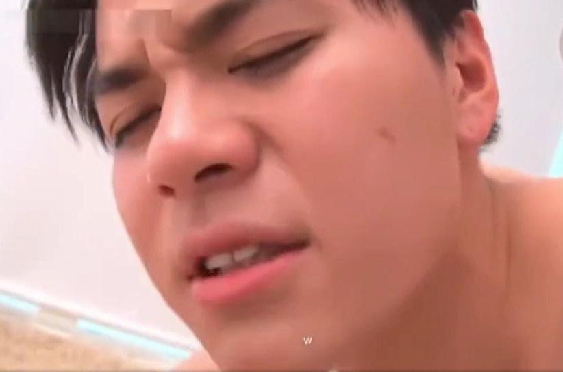 อุ้ย..สบู่ตก (ก้มไปเก็บให้ทีนะ)