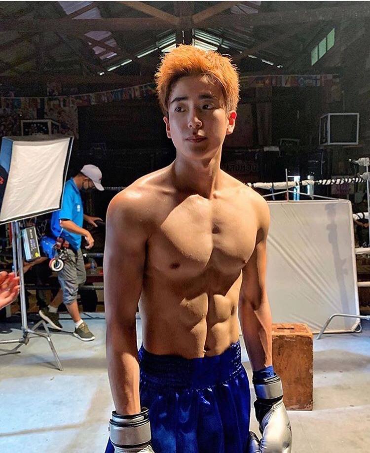 หล่อบ้างน่ารักบ้าง ๖๘