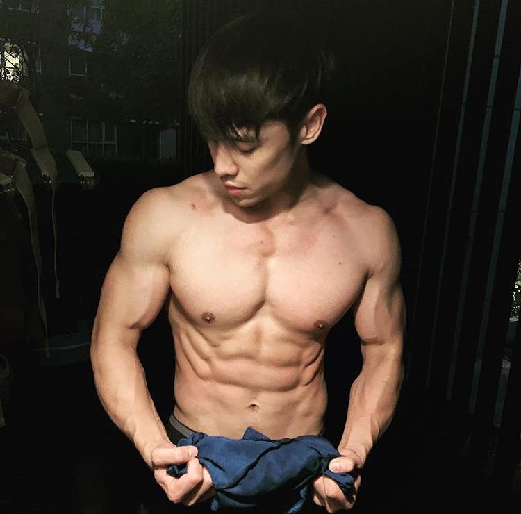 หล่อบ้างน่ารักบ้าง ๗๗