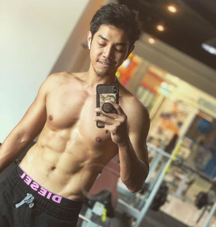 หล่อบ้างน่ารักบ้าง ๗๗