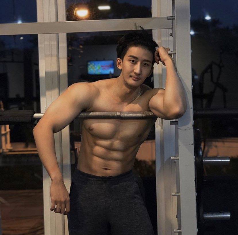 หล่อบ้างน่ารักบ้าง ๗๙