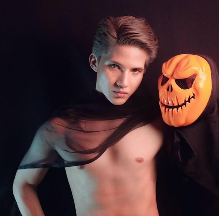หล่อให้หลอก🎃👻