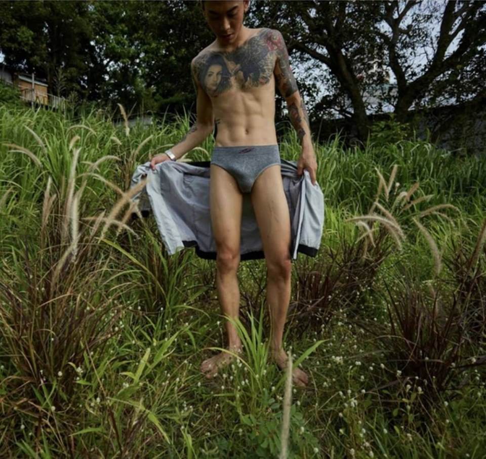 หนุ่มหล่อขึ้นปก 406.5